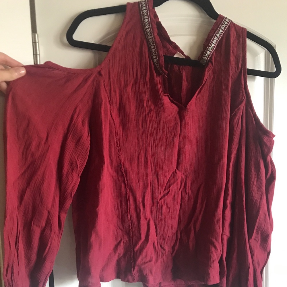 Cold shoulder float top